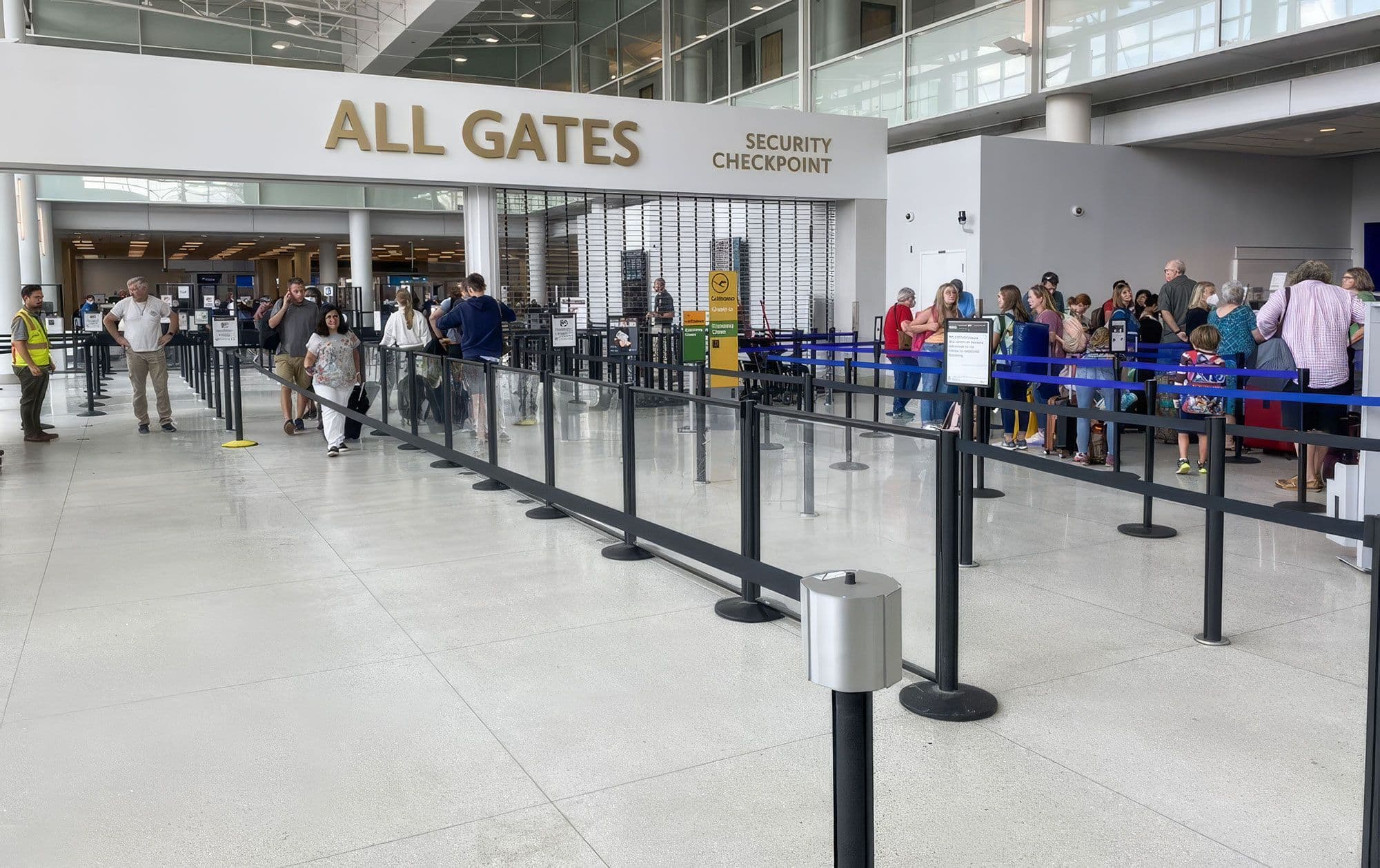 A JetTrac Dual mobile belt barrier extends the security queue at Charlotte Douglas International Airport.