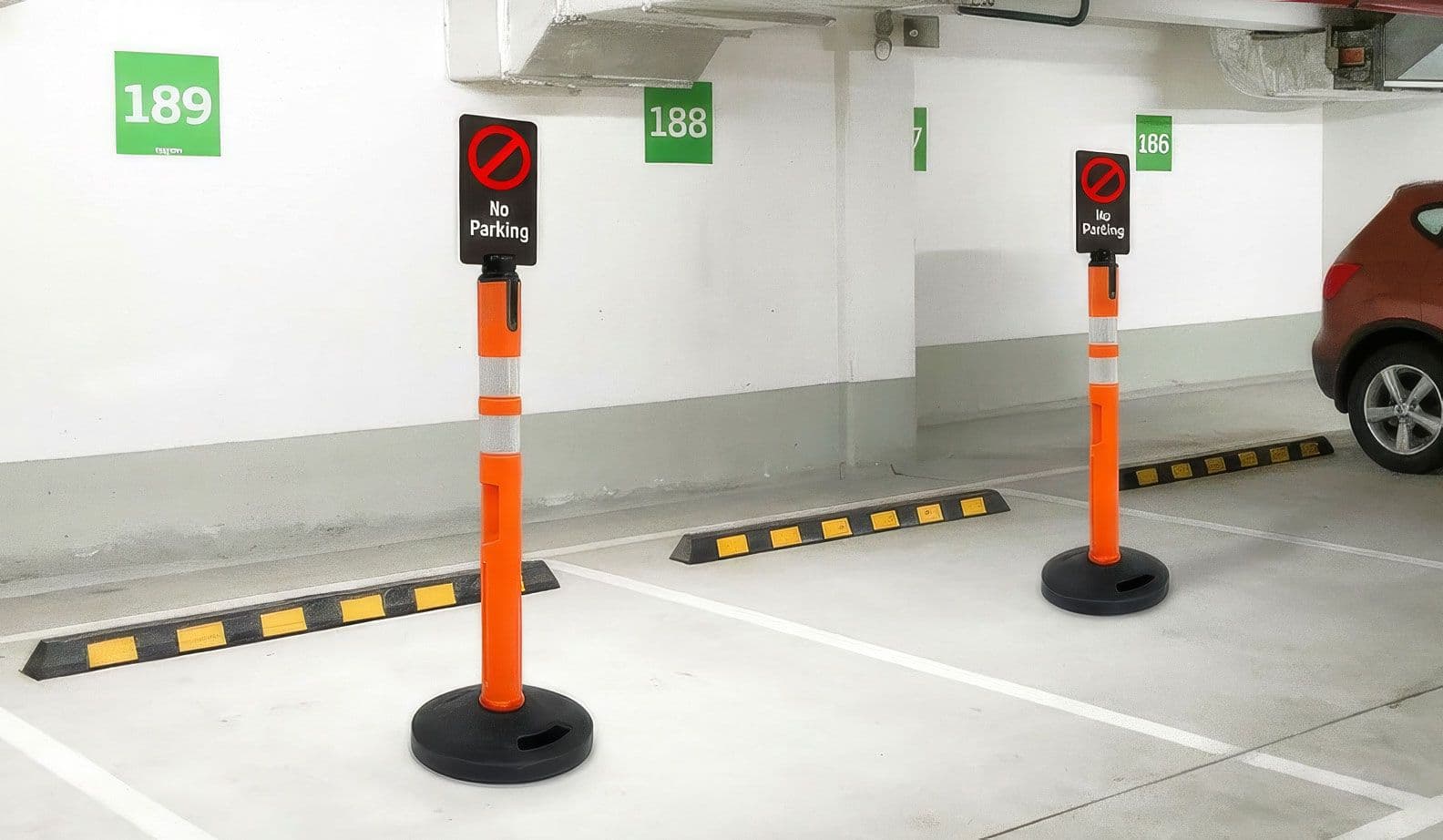 Delineator post safety signage