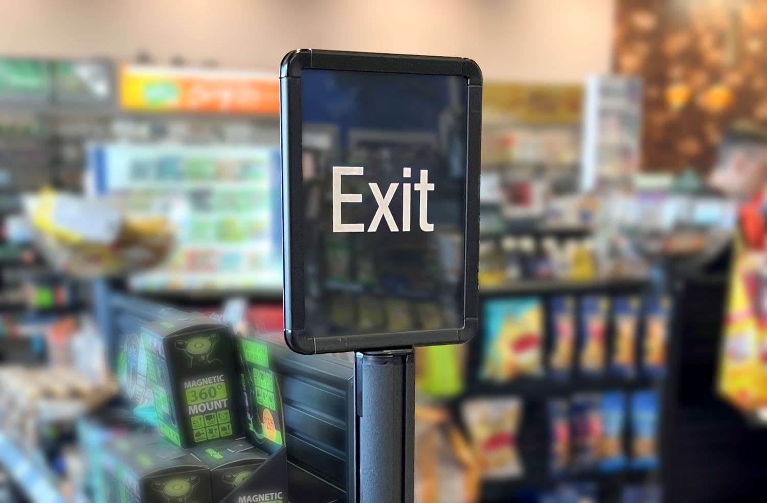 Post-top stanchion sign at Murphy Oil convenience store