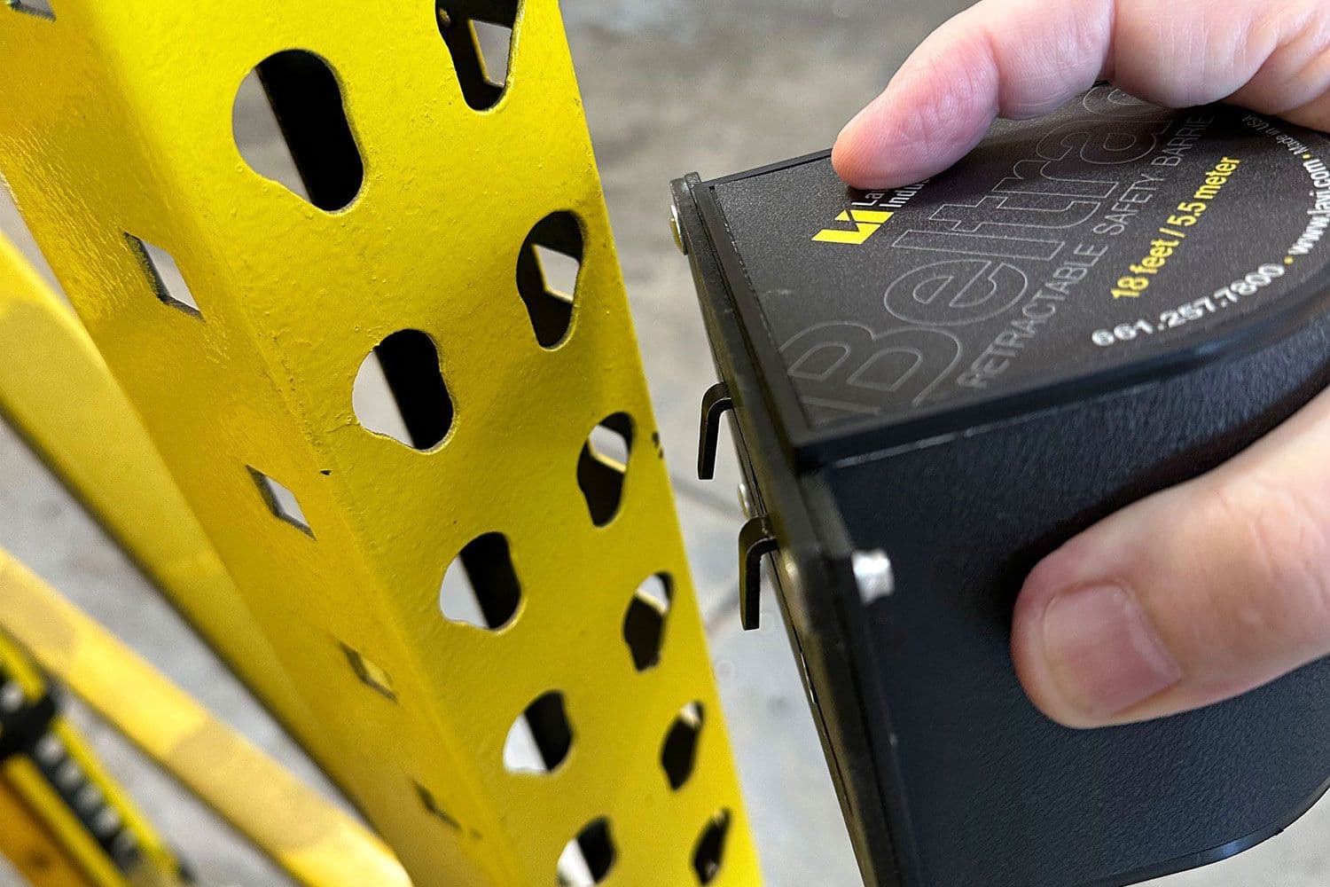 Quickmount connecting to a warehouse upright