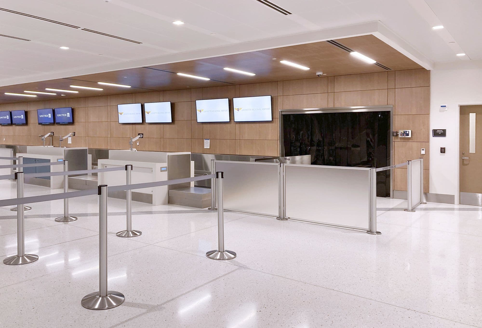 Post and Panel barriers organize the ticketing queue at Lafayette Regional Airport.