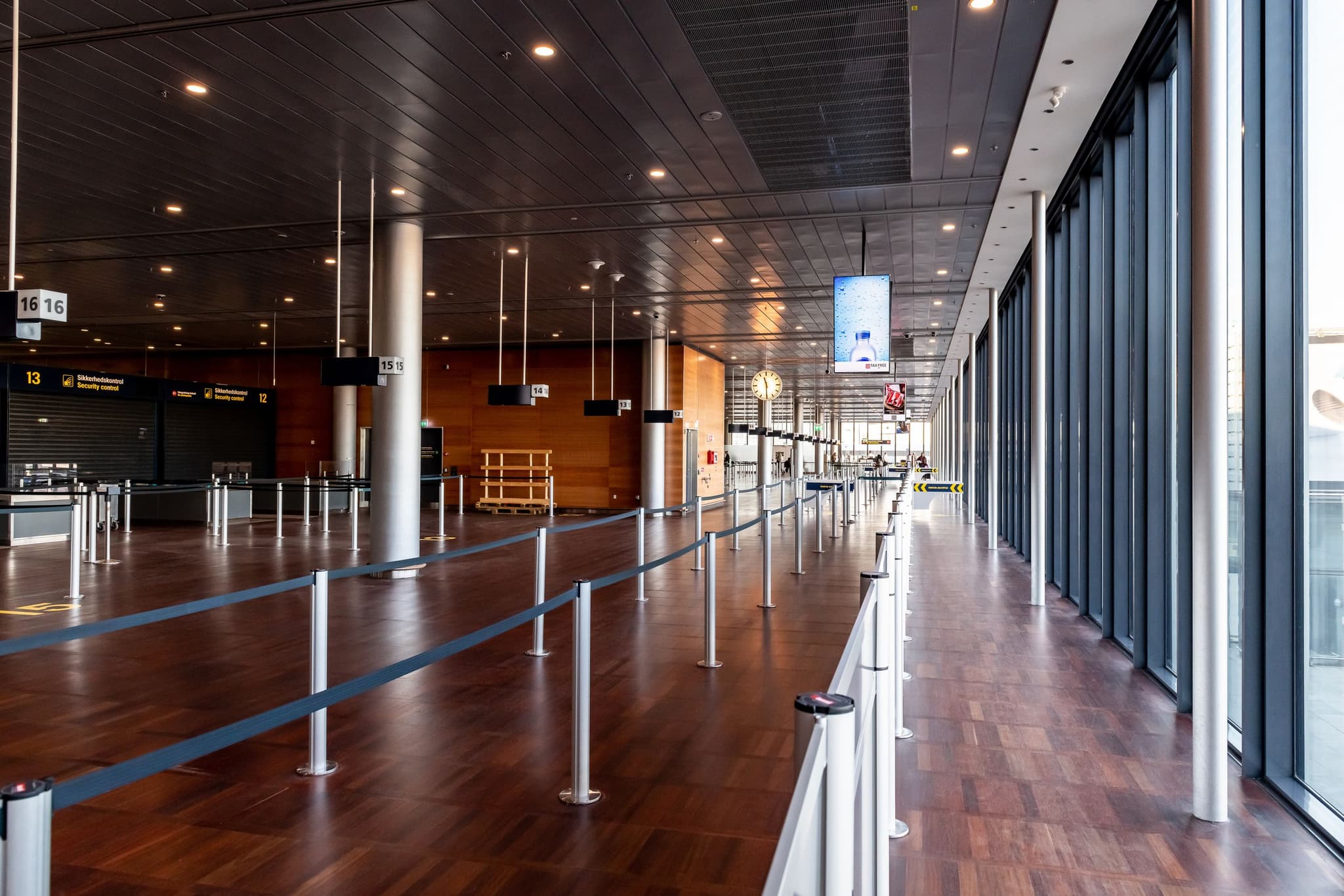 smart guidance magnetic stanchions